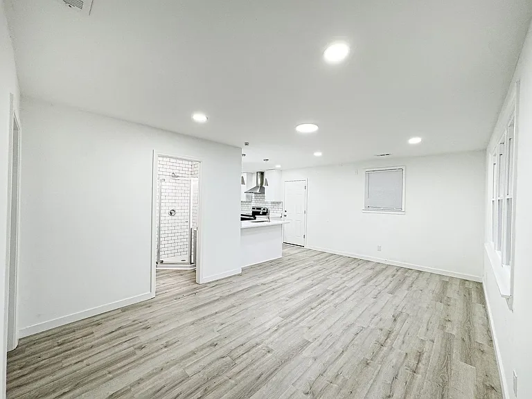 1307 Jarrett Dr — Photo 4