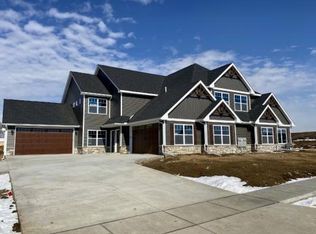 7232 Grove Xing, Bettendorf, IA 52722