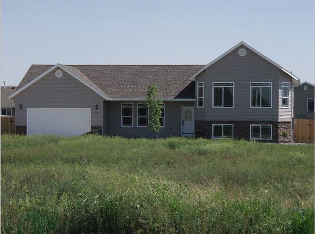 1st image of 407 Buckskin Ct