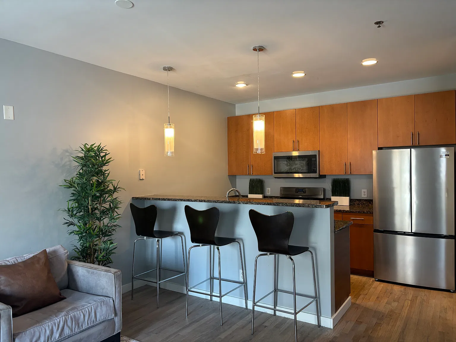 3 bed, 3.5 bath, 2129 sqft, $3,300 — Photo 3