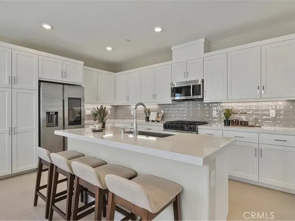 27451 Novella Ln, Valencia, CA 91381