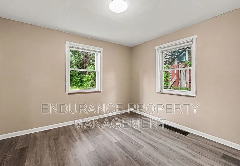 937 Grand Ave — Photo 7