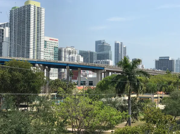 400 SW 2nd St APT 301, Miami, FL 33130