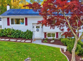 84 Lakeview Terrace, Newtown, CT 06482