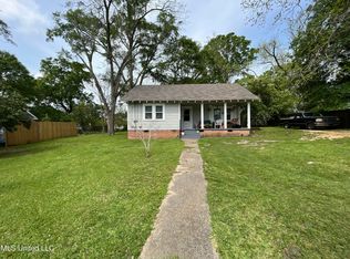 422 3rd St, McComb, MS 39648