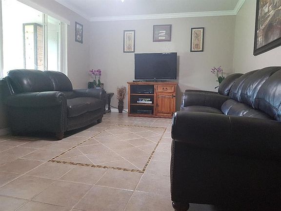 3rd image of 337 Oakwood Dr