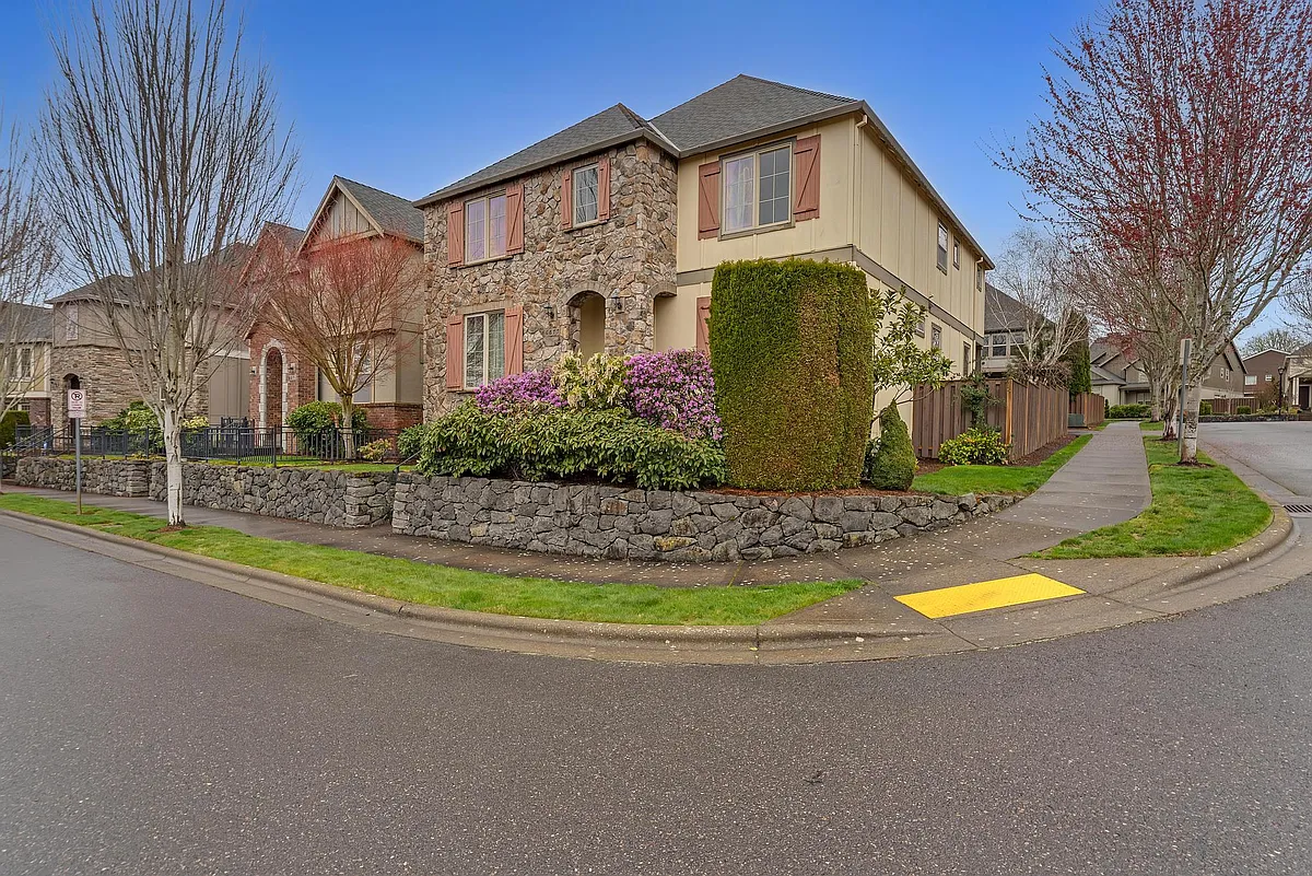 Building Photo - 6677 NW Dingo Dr