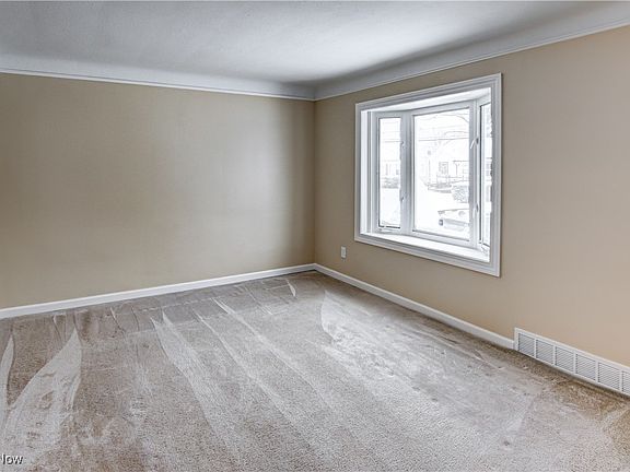 3rd image of 1624 Douglas Rd