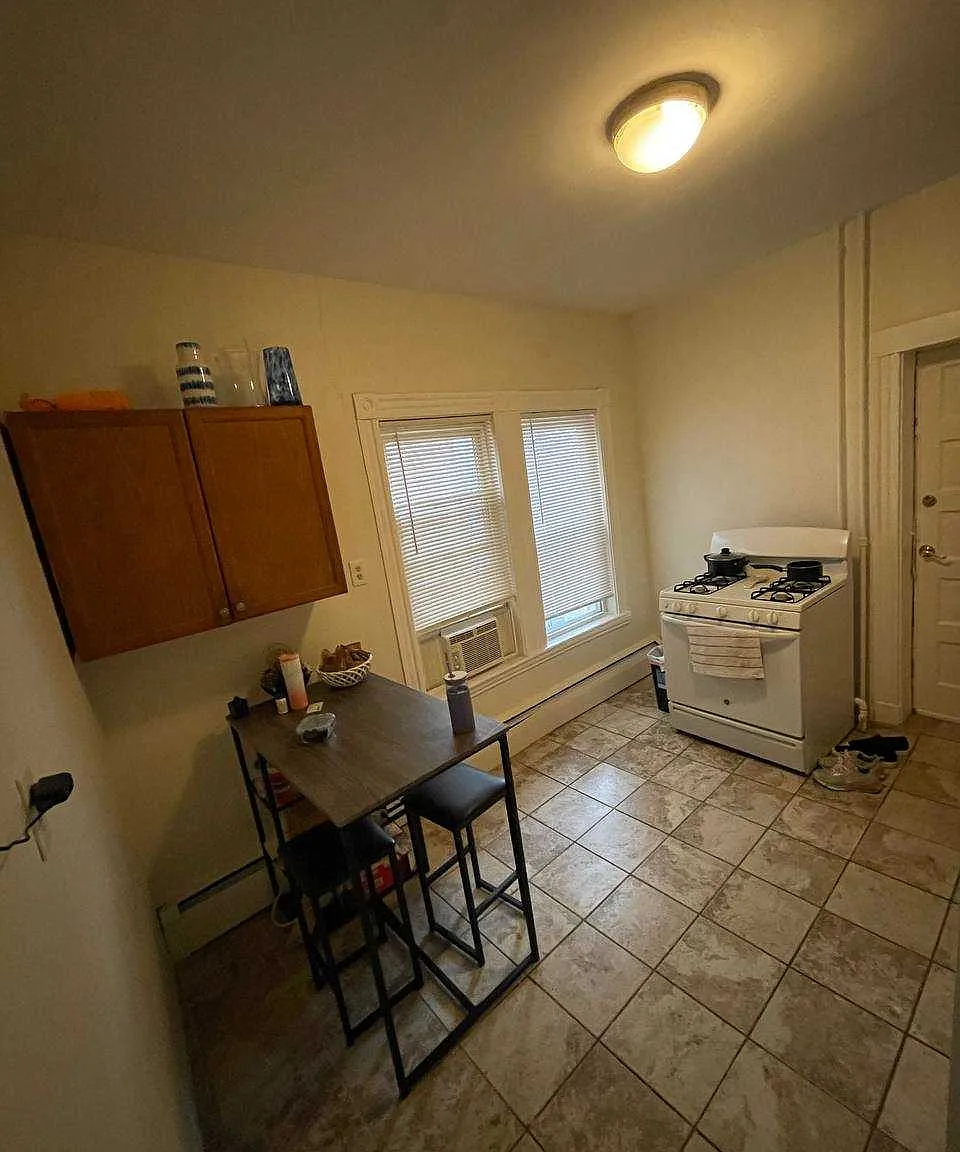 2 bed, $2,400 — Photo 3