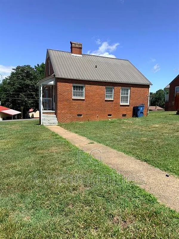 2 bed, 1.0 bath, $1,450 — Photo 1