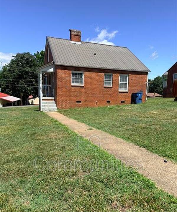 1st image of 212 Main Ave E