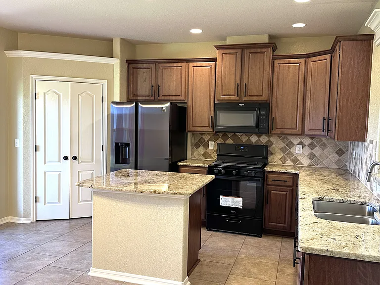 7022 Boardwalk Ave — Photo 3