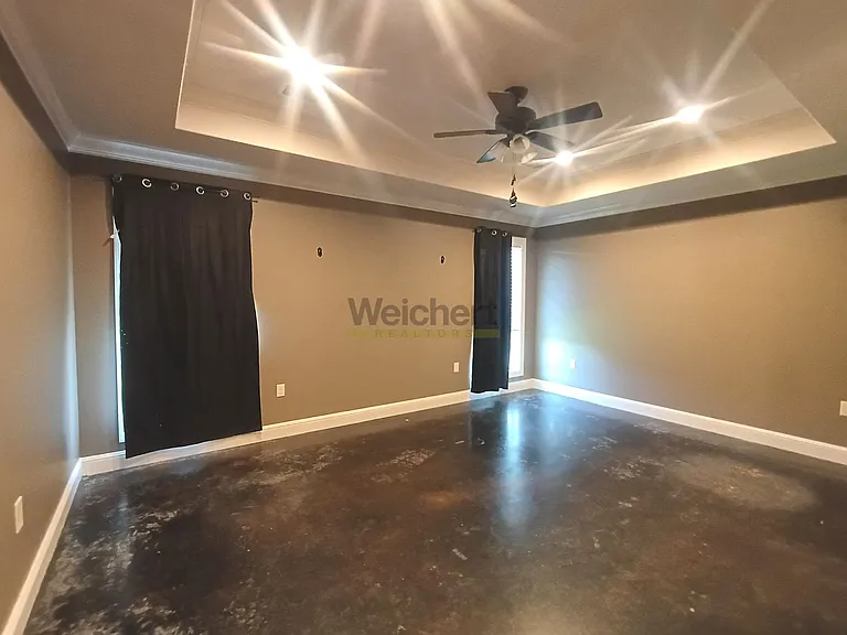 1112 Gregory Ct — Photo 10