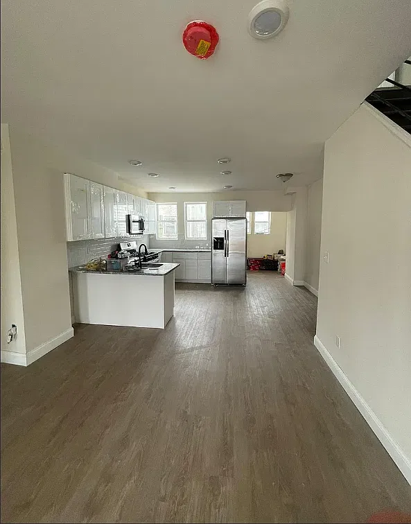 3 bed, 1600 sqft, $2,000 — Photo 2