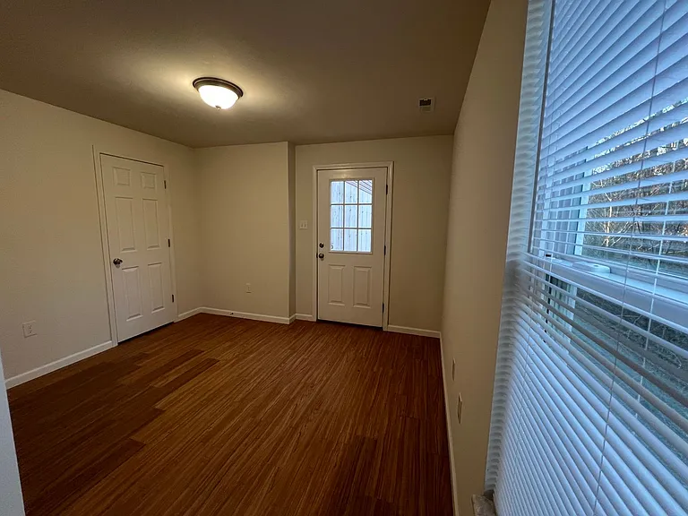 3 Bedroom 2 bath 2 car garage house — Photo 23