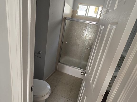 3rd image of 528 Magnolia Ave Floor 2