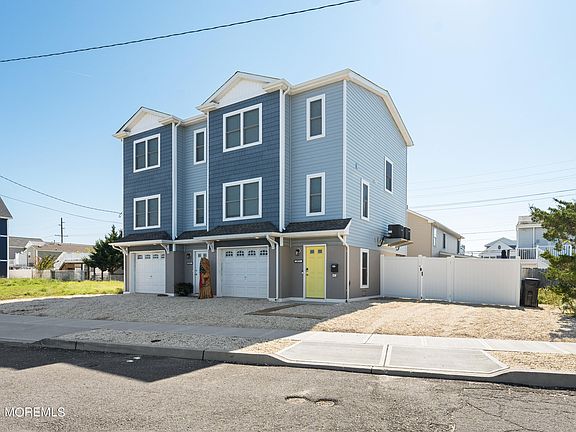 3rd image of 257 Dewey St #B