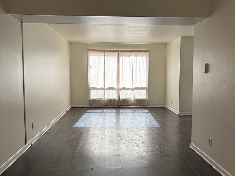 Spacious 3 Bedroom Townhome Available Now Great Location! — Photo 4