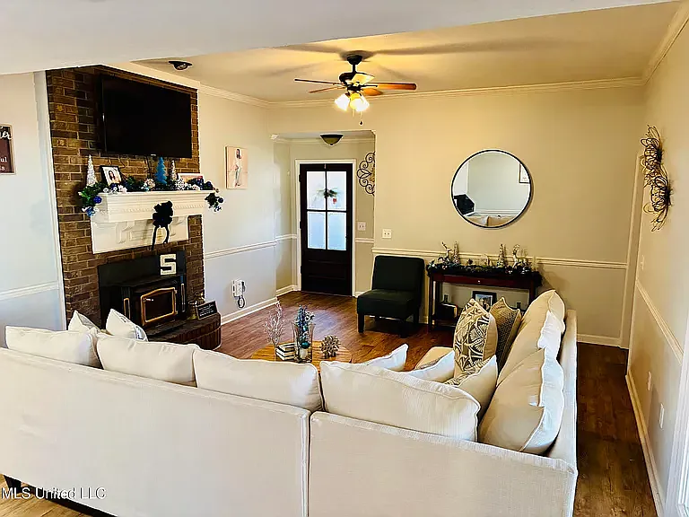 3 bed, 1446 sqft, $2,300 — Photo 4