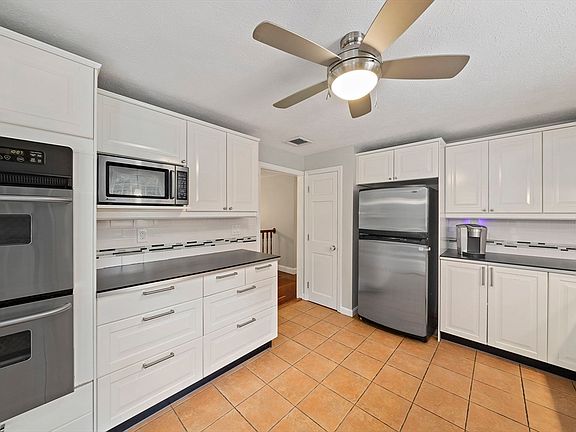 4th image of 273 Highland St