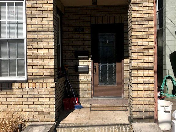 2nd image of 138 Dana St