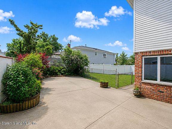 5th image of 92 Dawson Cir
