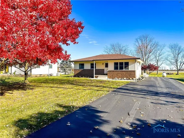 25798 Elizabeth Dr, Perrysburg, OH 43551