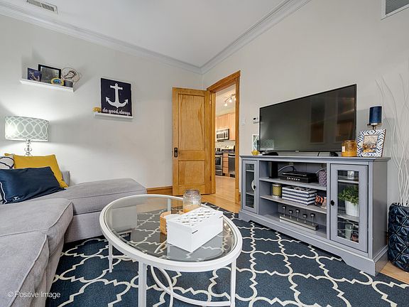 4th image of 2453 N Avers Ave APT 1R