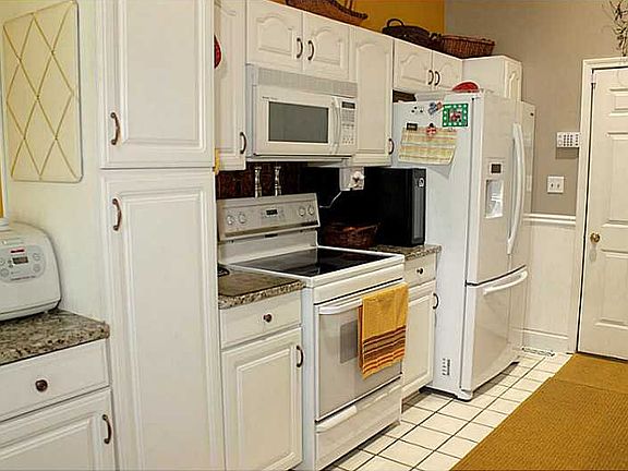 2nd image of 150 Jean Cir