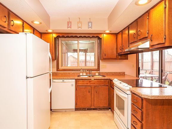 5th image of 2820 W Sacramento Dr