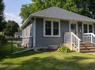 415 6th St, Baraboo, WI 53913