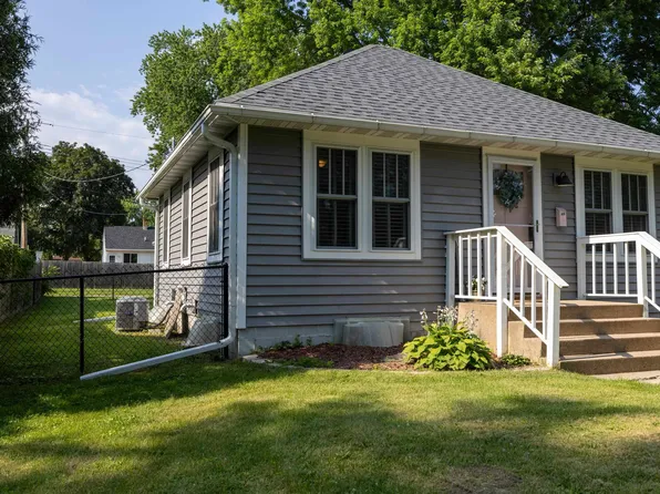415 6th St, Baraboo, WI 53913