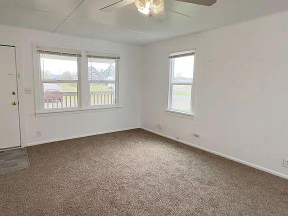 3rd image of 92306 Clover Rd #C