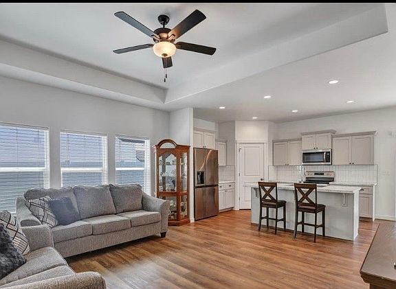 2nd image of 1275 Terra Ave