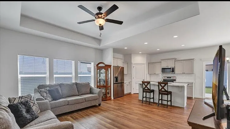 1275 Terra Ave — Photo 2