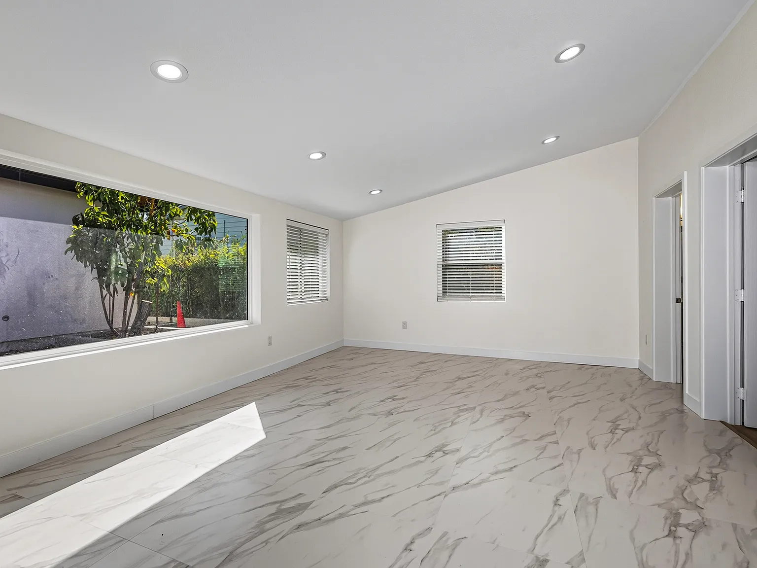4 bed, 1700 sqft, $3,400 — Photo 4