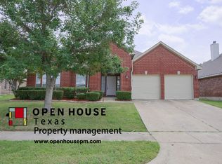 400 E Lynn Creek Dr, Arlington, TX 76002