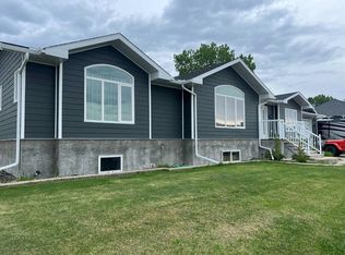 807 E 8a St, Fox Creek, AB T0H1P0
