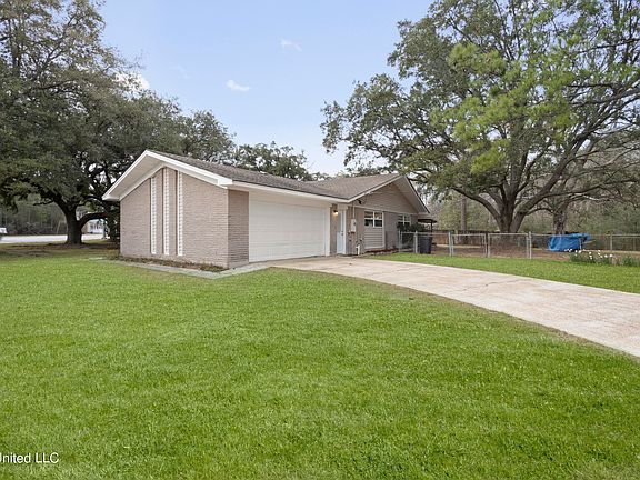3rd image of 2736 Bayou Oaks Dr
