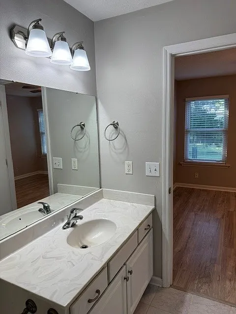 2 bed, 1070 sqft, $1,525 — Photo 3