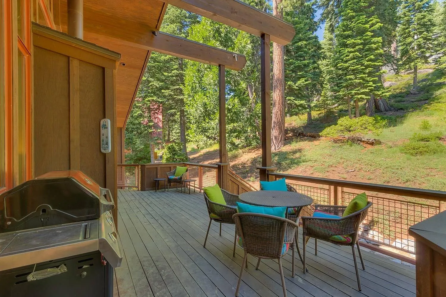 3 bed, 3.5 bath, 2250 sqft, $6,400 — Photo 3