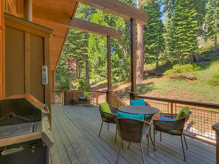 365 Fairway Dr — Photo 3