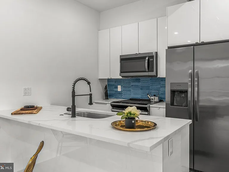 416 W Girard Ave #2 — Photo 8