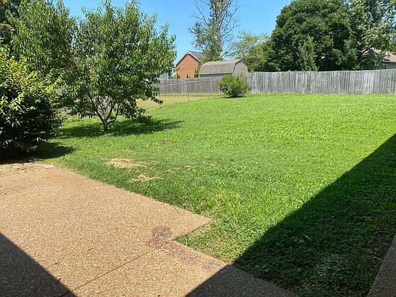 3rd image of 727 Riverview Dr