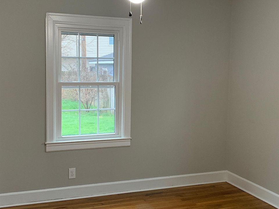 First floor back bedroom