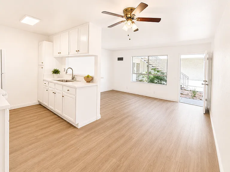 2545 Fairmount Ave #9 — Photo 3