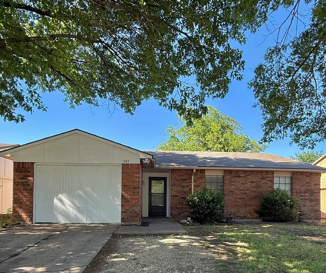 4 bed, 1333 sqft, $2,300 — Photo 1