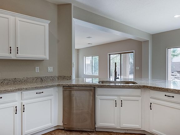 5th image of 45077 W Alamendras St