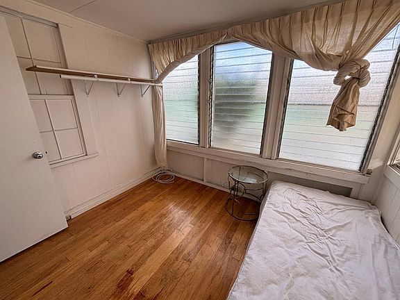 3rd image of 1608 McGrew Ln Room 1