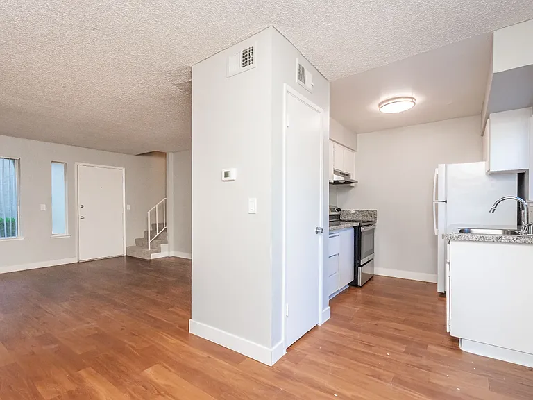 Redwoods at Mather Station Apartments — Photo 46